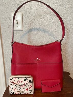 Kate spade RED PEBBLED LEATHER shoulder bag! Small wallet, card case included.